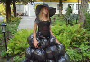 Как сделать платье из мусорных пакетов?