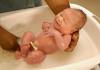 อาบน้ำและซักผ้าทารกแรกเกิด