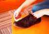 Як розтягнути туфлі, які тиснуть: кілька ефективних способів